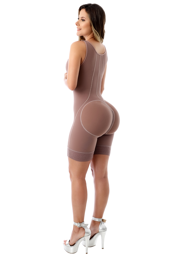 Faja corta con reloj de arena en primera postura - Ref. 401